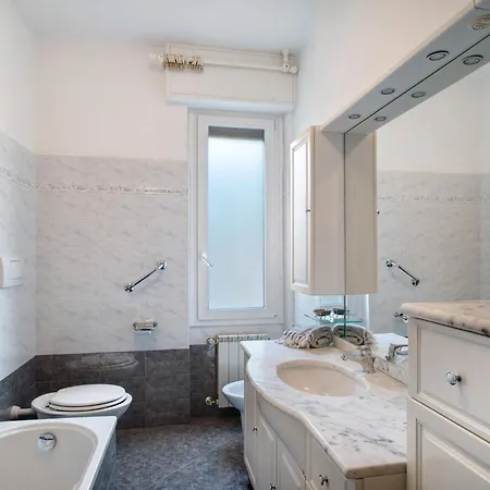 Alassio Holiday Апартаменты *